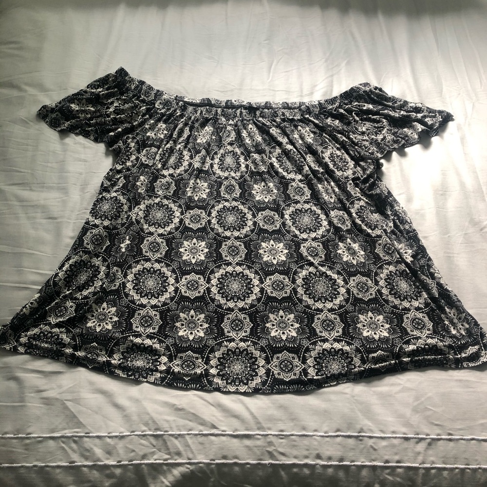 Torrid off the shoulder medallion top - 5x